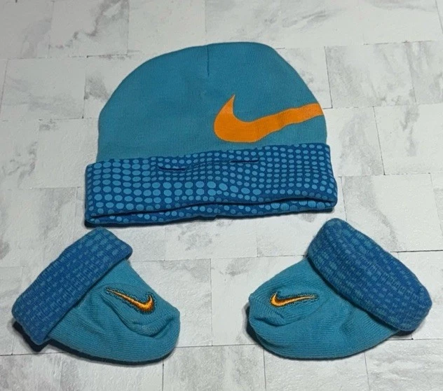 Nike Baby Hat With Socks 0-6months
