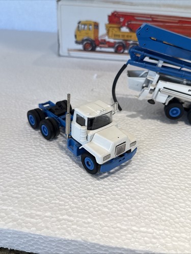 Conrad 40135 Mercedes Putzmeister M52 Concrete Pump Truck Diecast Metal 1/50 - Picture 12 of 13