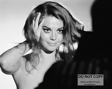 ACTRESS NATALIE WOOD DURING MODELING SHOOT - 8X10 PUBLICITY PHOTO (SP-476)