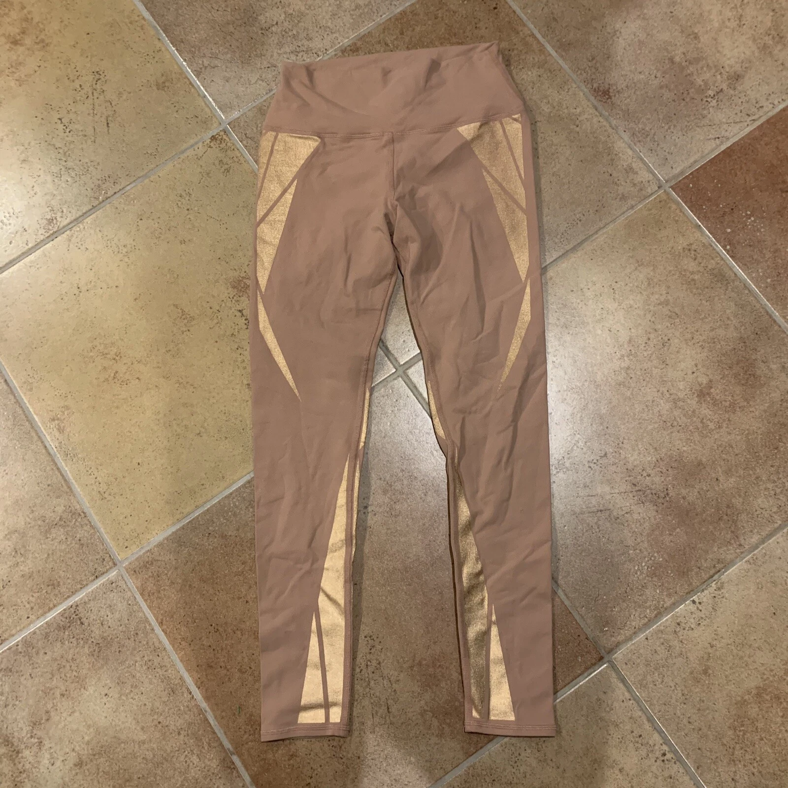 alo-yoga athletic work out leggings
