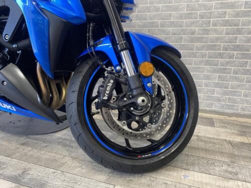 2019 SUZUKI GSX-S1000 FINISHED IN MOTOGP BLUE WITH 7096 MILES. - Picture 5 of 14