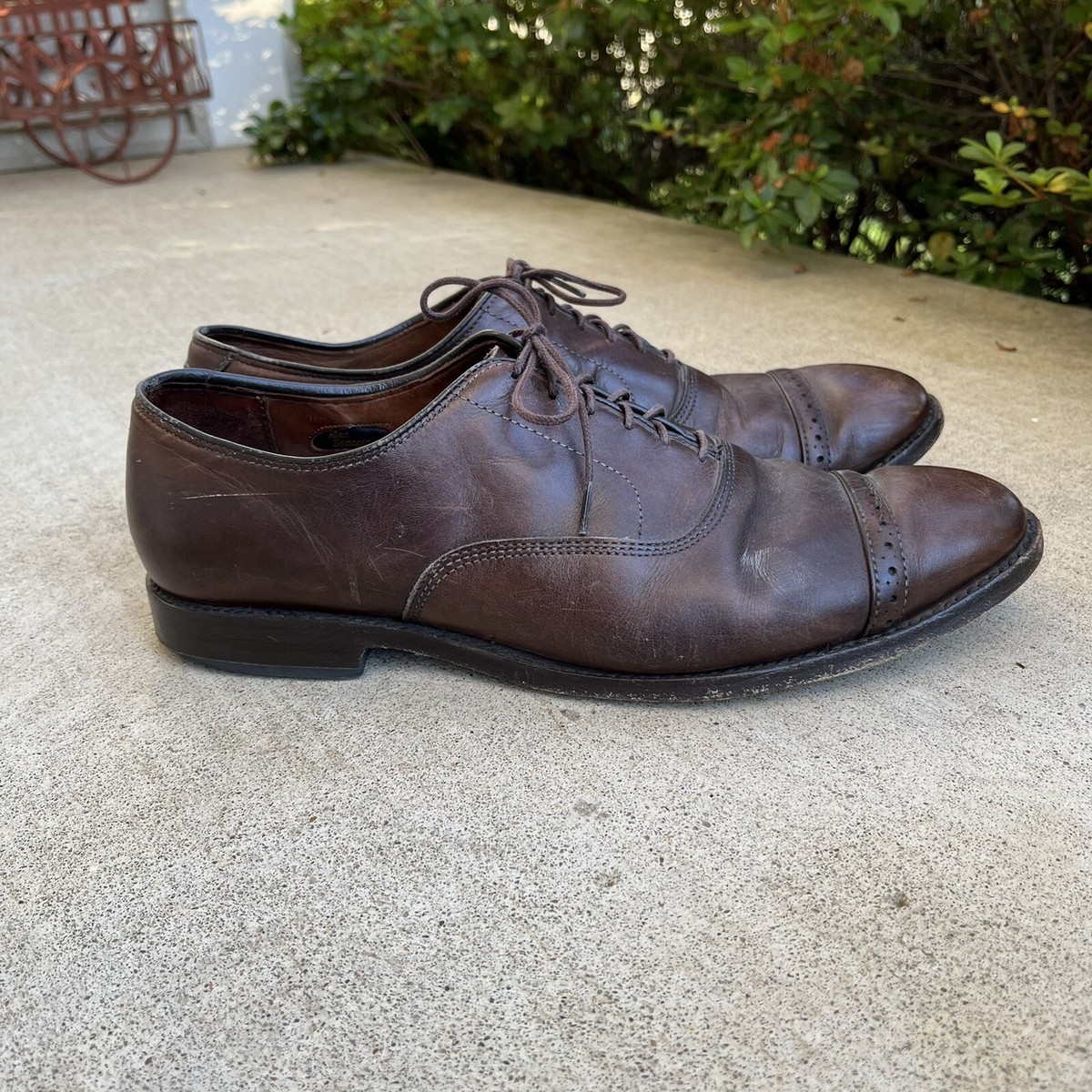 Allen Edmonds Brown Fifth Avenue DISTRESSED Captoes 10.5D  display picture 1