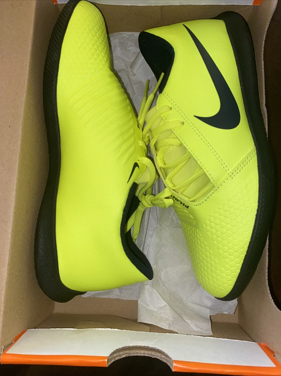 Nike Phantom Venom Club IC Black Volt for Sale  display picture 3
