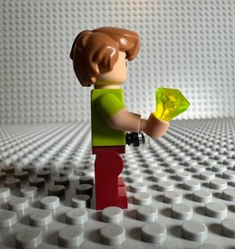 LEGO SCOOBY DOO -- SHAGGY ROGERS MINIFIGURE WITH FLASHLIGHT & JEWEL 75902 75904