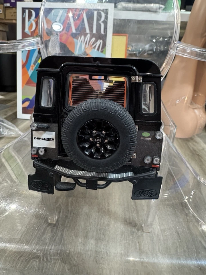 LAND ROVER DEFENDER 90 Autobiografía 1/18 Kyosho  Foto 2 de 4