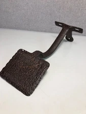 antique cast iron buggy/wagon step (467)