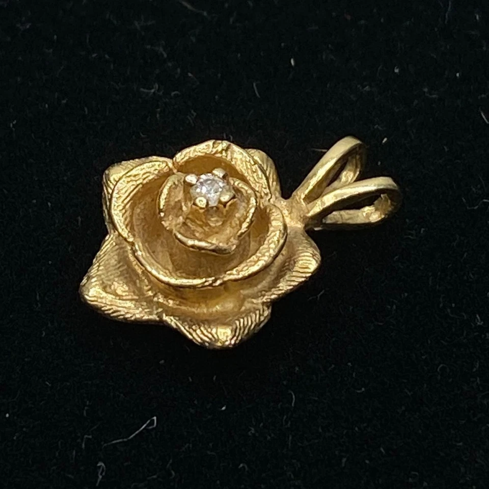 13k Yellow Gold Melee Diamond Rose Motif Pendant 2.8g - Image 2 of 4