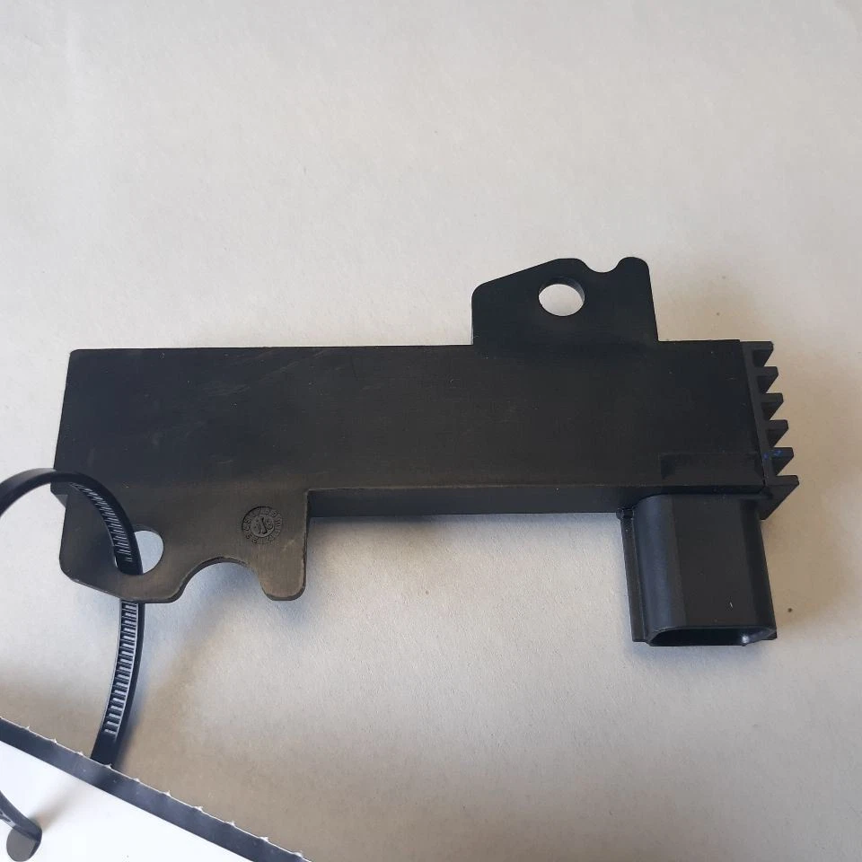 Módulo de antena de entrada sin llave Ford Taurus {DS7T-15K603-AA} 2019 2018 2017 2016  Foto 2 de 4