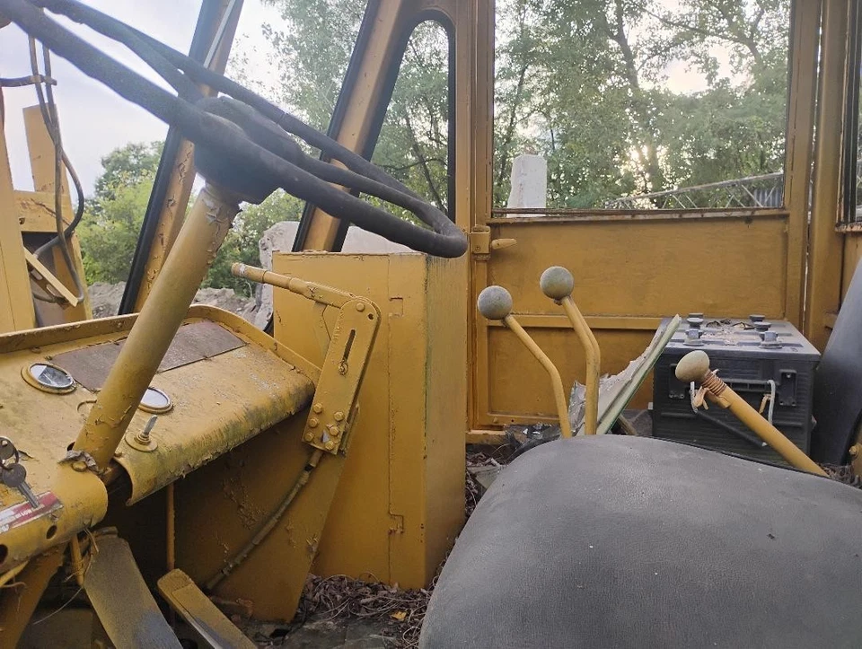 25,000 lb Capacity FORKLIFT - DIESEL - CATERPILLAR - 12 TON - 8' Forks MILITARY - Image 4 of 4