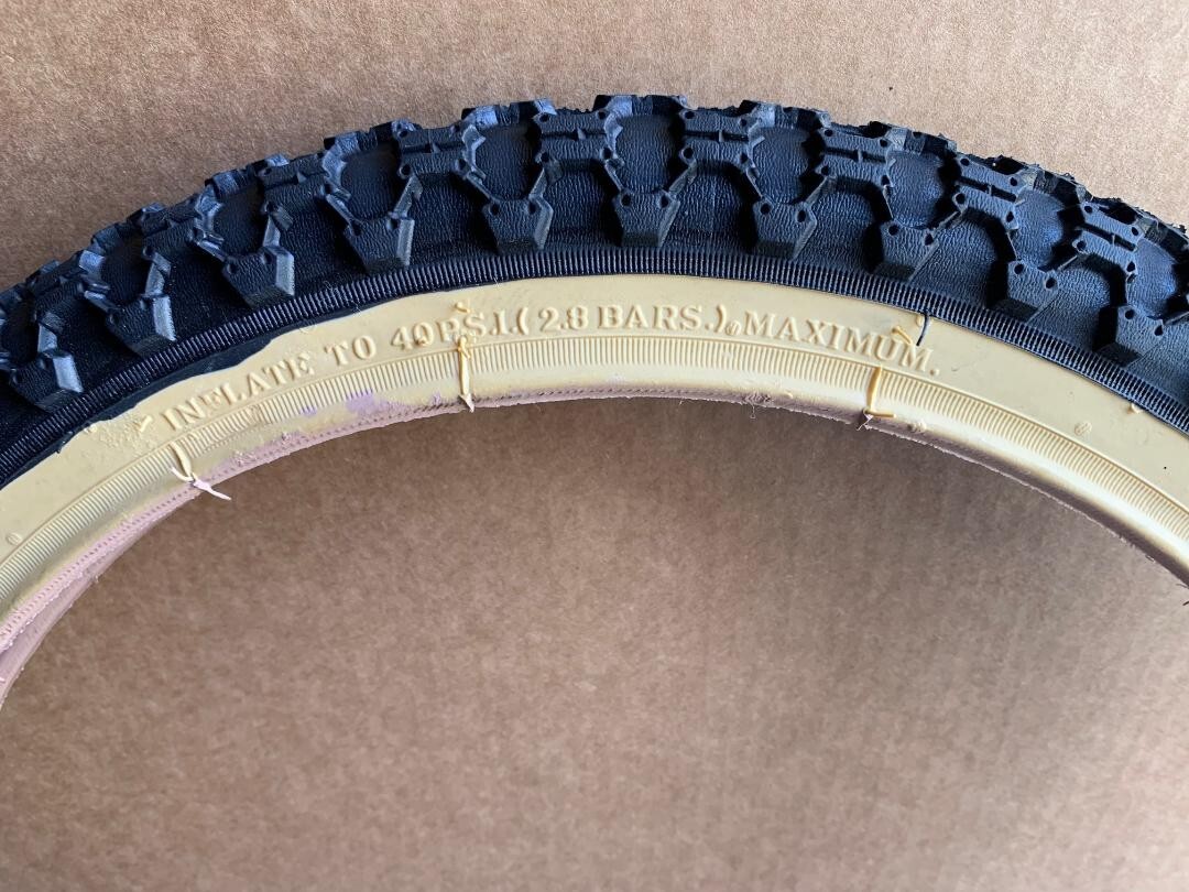 old bmx タイヤ comp3 20×2.125 BLACK/GUM Wall 20
