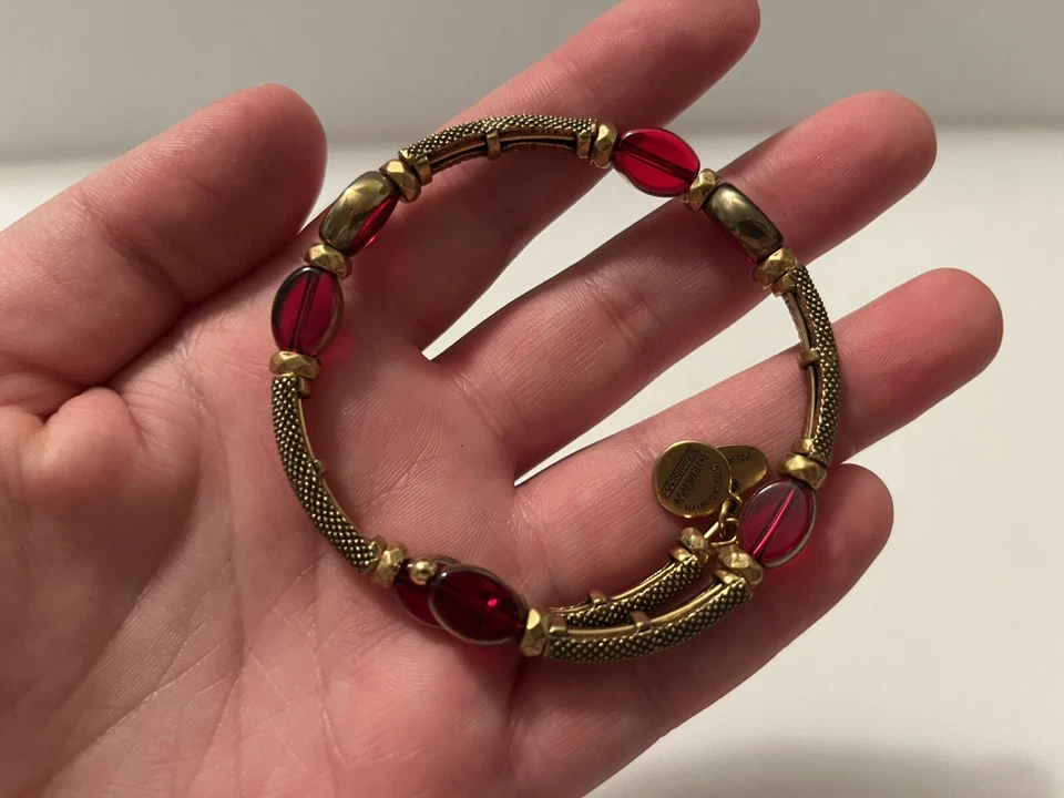 Brazalete envolvente Alex and Ani Warrior alambre expandible tono dorado piedra roja carmesí Foto 4 de 4