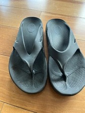 OOFOS Unisex OOriginal Thong Sandal Flip Flop, Adult, Classic Black M9, W11