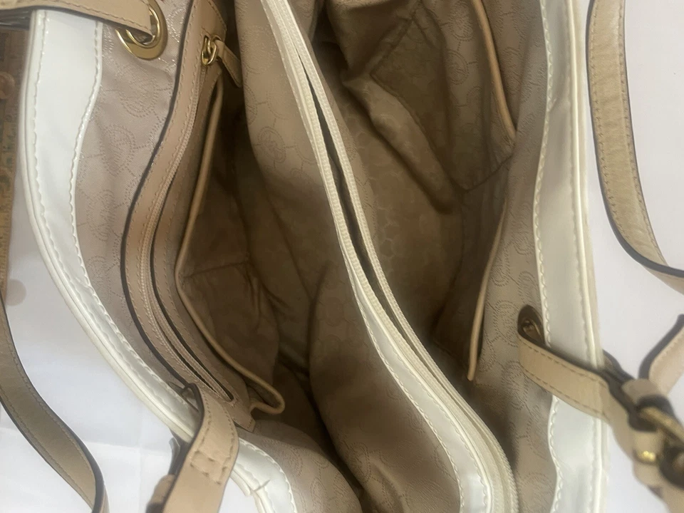 MICHAEL KORS Patent Leather Jet Set Tote White Logo Pattern Shiny Shoulder Bag - Image 3 of 4