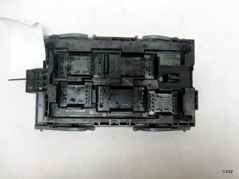 2007-2009 Chevy Suburban 1500 Engine Fuse Box Module Factory OEM - Imagem 4 de 4