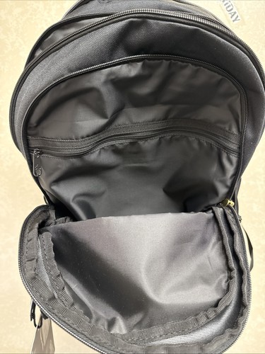 Mochila Excel, Bolso Deportivo Grande Duradero para Laptop, Negro/Dorado Metálico/Negro $80 - Imagen 13 de 15