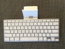 Apple OEM A1359 Keyboard Dock for Apple 30-pin Connector iPad iPhone MC533LL/A