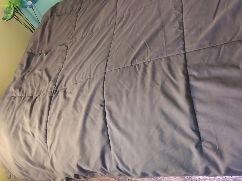 Acogedor edredón para todas las estaciones de Kaycie Gray Foto 3 de 4