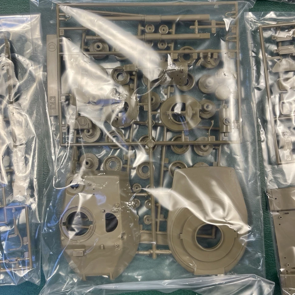 TAMIYA WWII танк модель 1/35 США M60A1 средний танк SW (VG +/новый) - Изображение 4 из 4