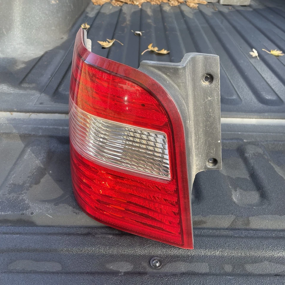 05 06 07 Luz trasera lateral del conductor Ford Freestyle OEM Foto 4 de 4