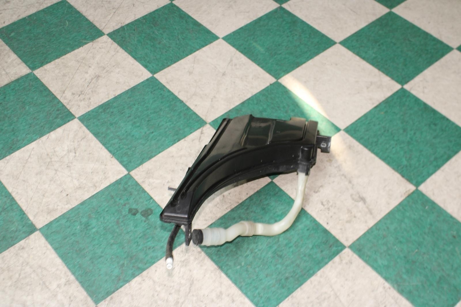 14-17 Quattroporte Front End Windshield Wiper Washer Bottle Tank Unit Factory OE