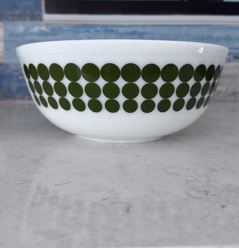 Pyrex Green Dots 404 Mixing Bowl