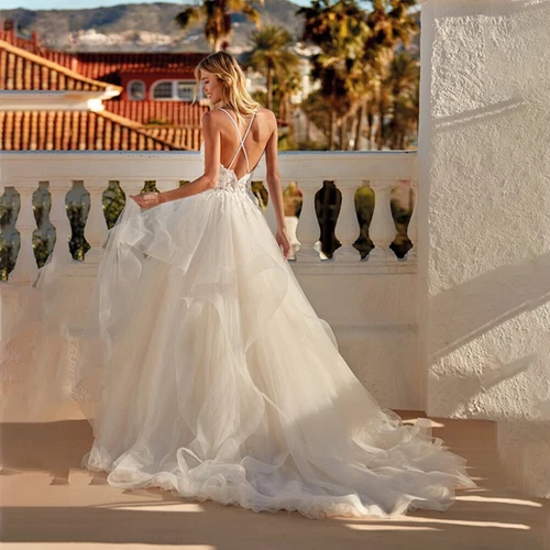 Bohemian White A-line Wedding Dress with Straps and Backless Pleated Bridal Gown - Foto 3 di 7