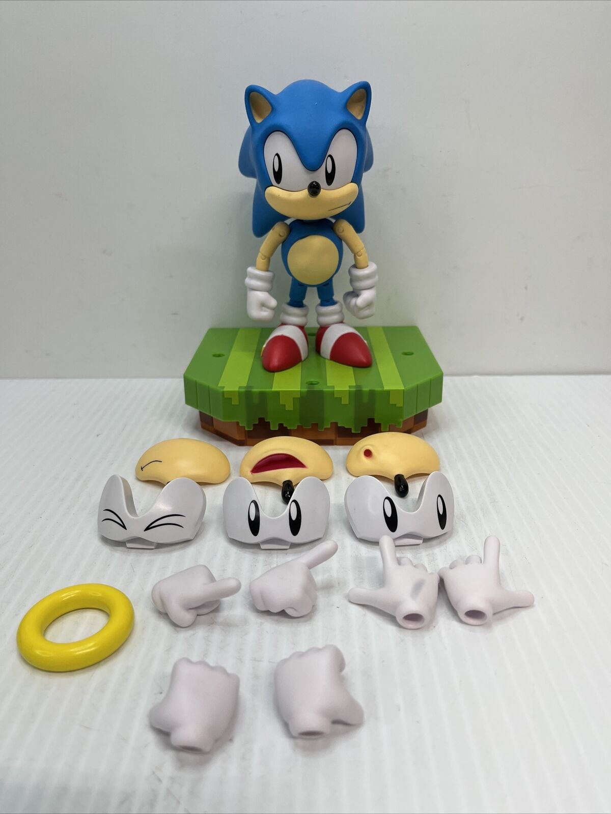 Boneco Tomy Sonic The Hedgehog - Classic Sonic Ultimate Figure