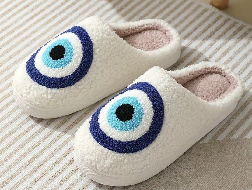 Sale Shearling Like Plush Slippers Blue Bulls Eye Motif NWT Fun Gift