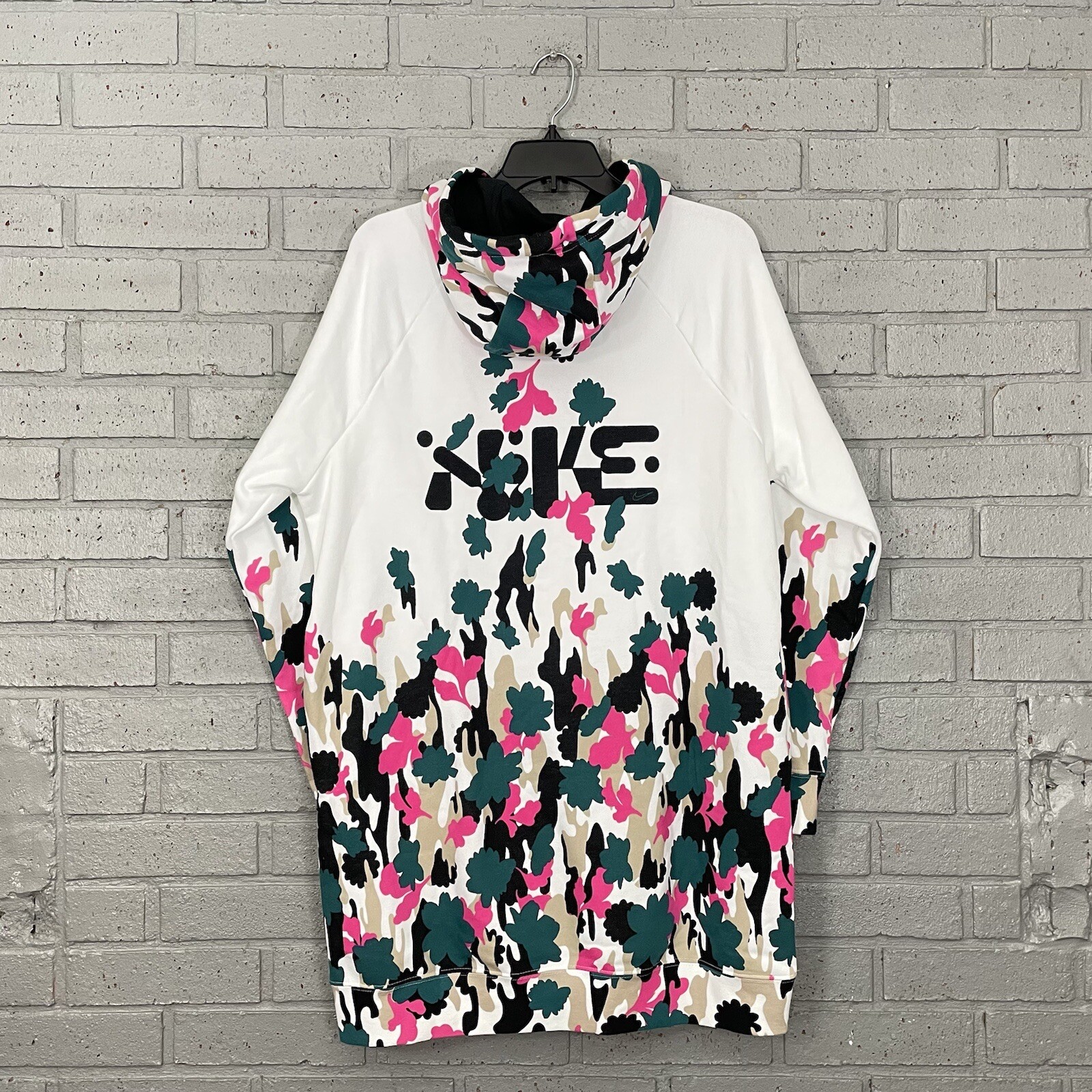 $85 Womens Size M Nike Essential Fleece 