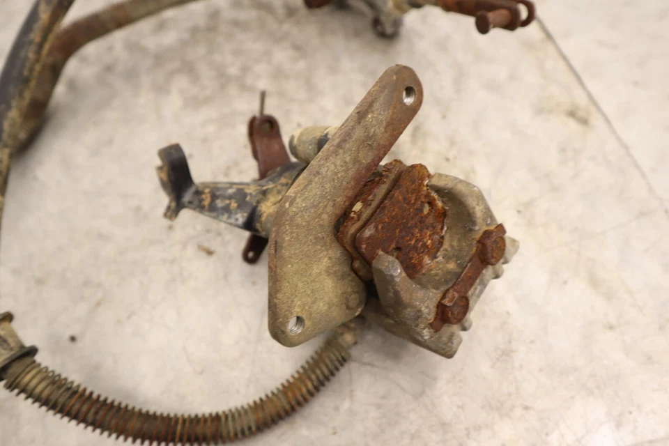 Yamaha Warrior 350 1987 Yfm350X OEM pinza de freno trasera con maestro Foto 3 de 4