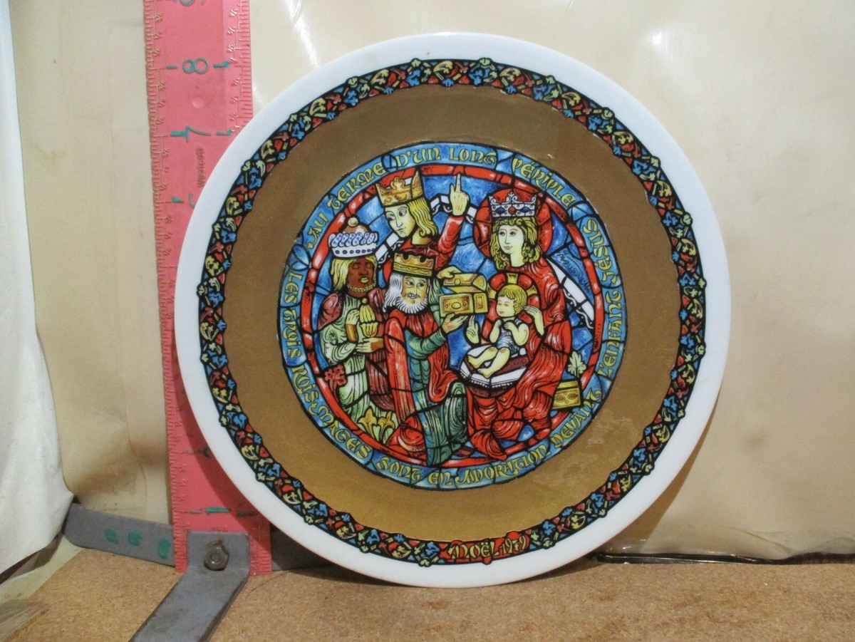 LIMOGES , FRANCE CHRISTMAS PLATE - 5TH PLATE , BRADEX NUMBER