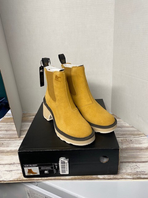 New WOMEN'S HI-LINE™ HEEL CHELSEA BOOT Size 7 Geo Yellow Jet New WOMEN'S HI-LINE™ HEEL CHELSEA BOOT Size 7 Geo Yellow Jet