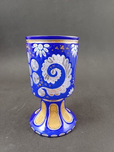 Biedermeier trophy around 1850 colorless glass with white and blue enamel overlay - Picture 4 of 12