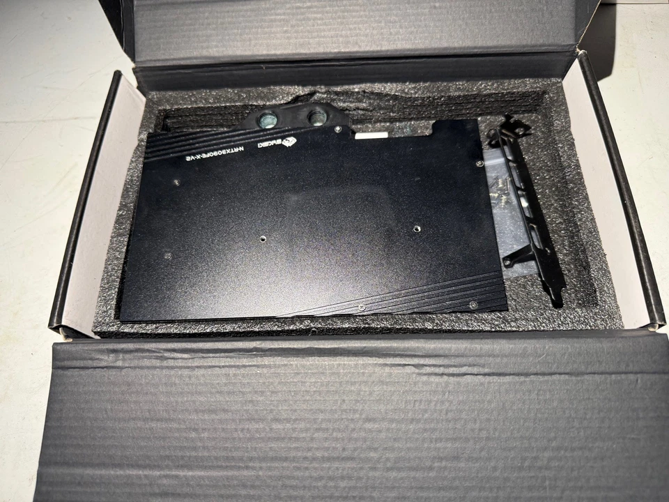 BYKSKI Refrigerado por Agua 3090 Cobertura Completa N-ST3090XG-X-V2 3090 GPU Refrigeración por Agua  Foto 4 de 4