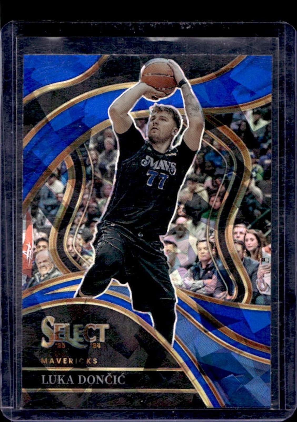 2023-24 Select Luka Doncic Blue Cracked Ice Prizm Courtside #251 Mavericks