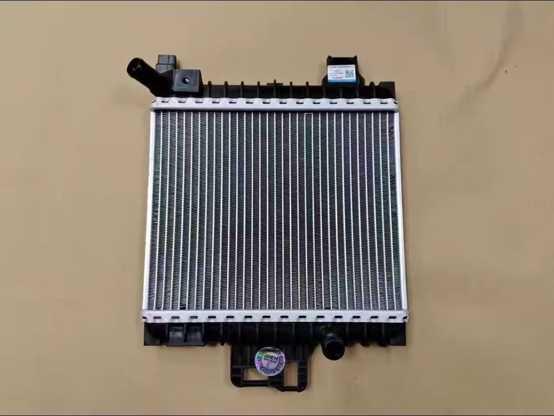 Lamborghini Urus Right Cooler P/N 4M0121218G