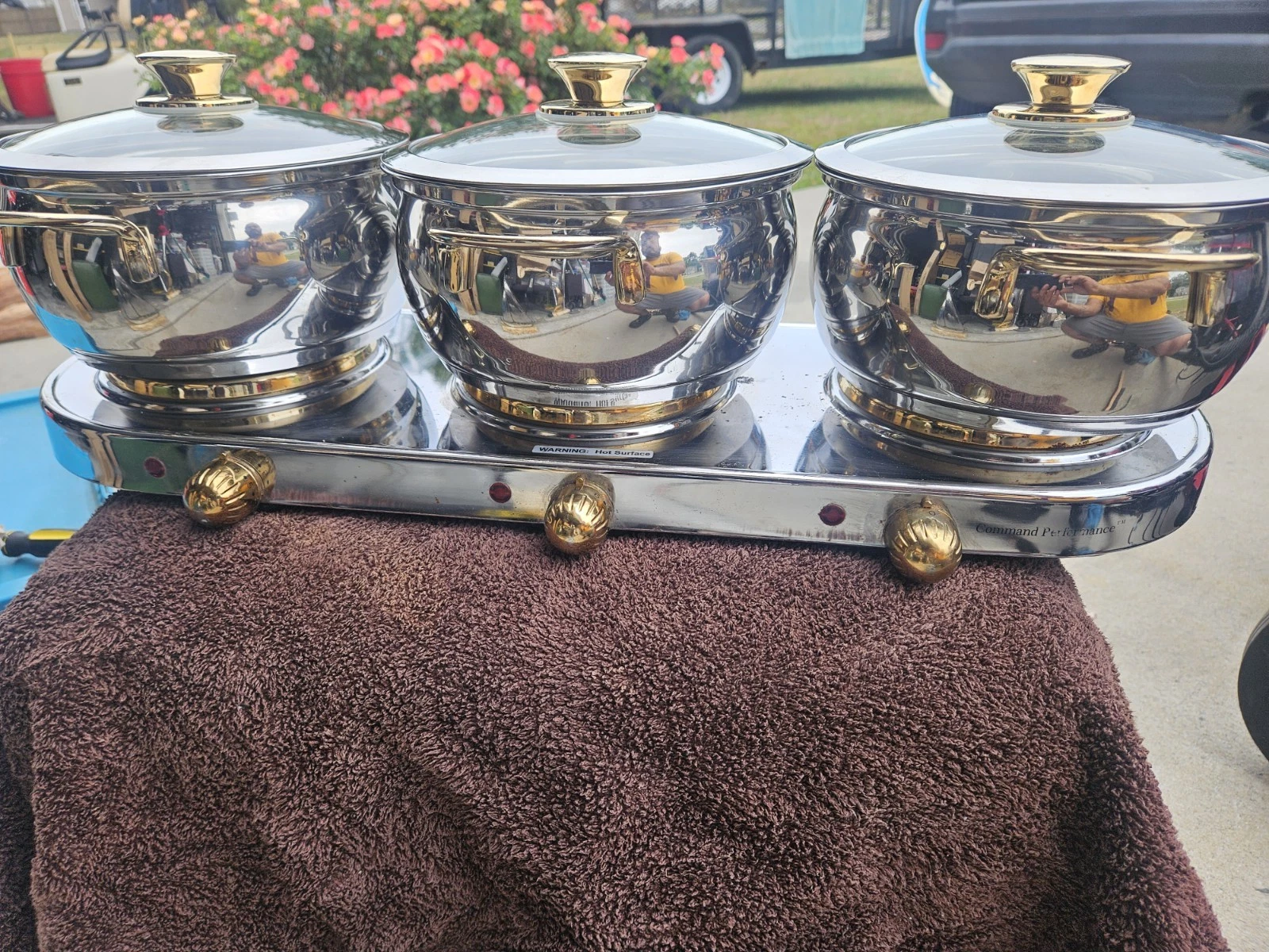 Command Performance Stainless/ Gold Buffet Cookware Set 3 Pots Lids & Warmer
Opens in a new window o