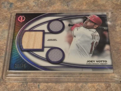 2026 Topps Tribute Triple Relic Joey Votto /75 Cincinnati Reds - Bild 1 von 2