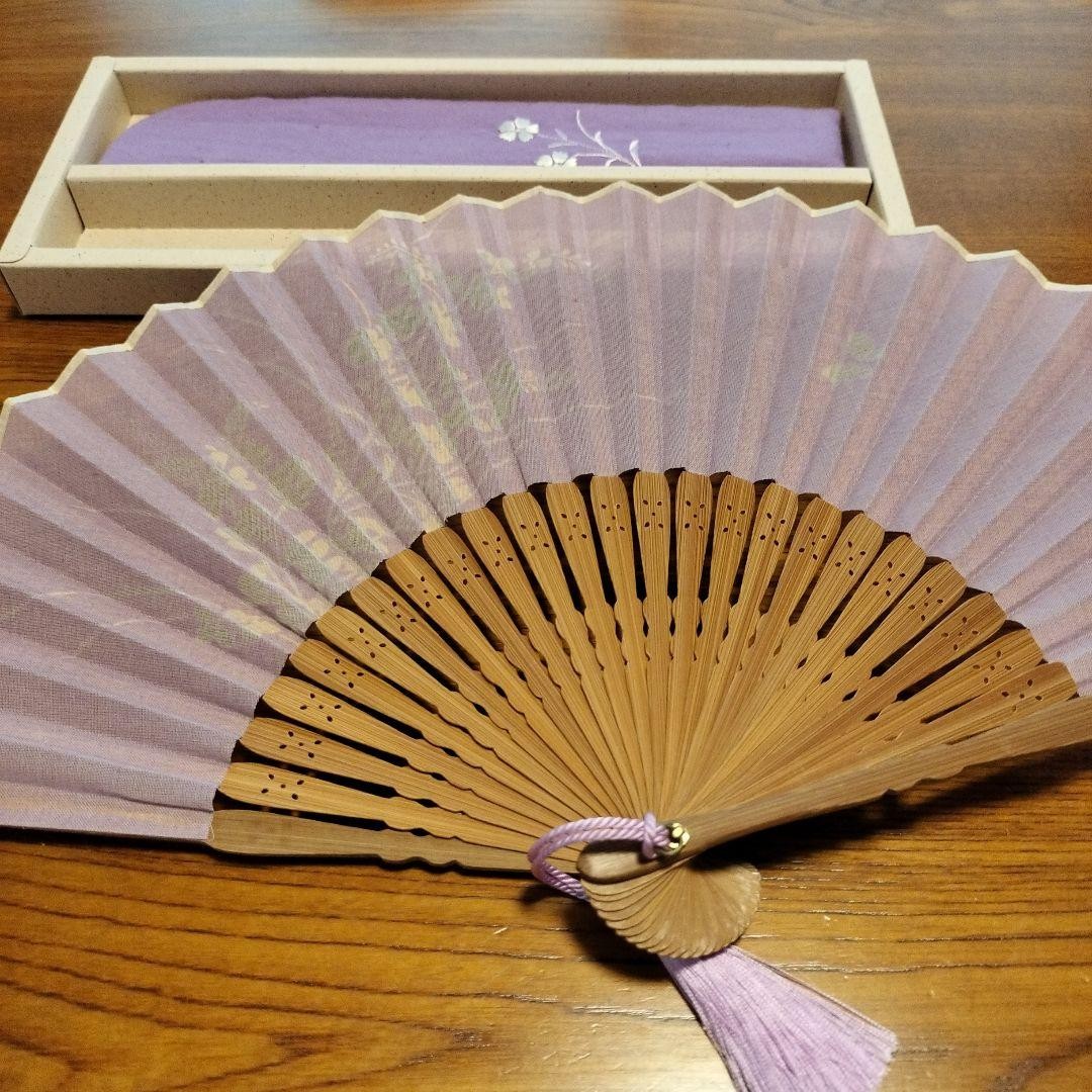 Purple folding fan with bamboo frame, floral pattern, tassel, near mint