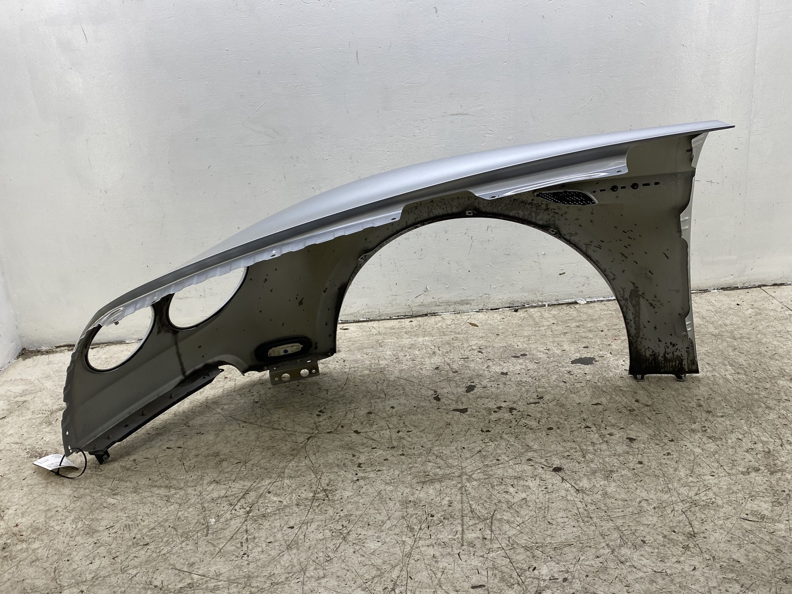 2014-2018 BENTLEY FLYING SPUR OEM FRONT RIGHT FENDER PANEL SILVER FROST METALLIC