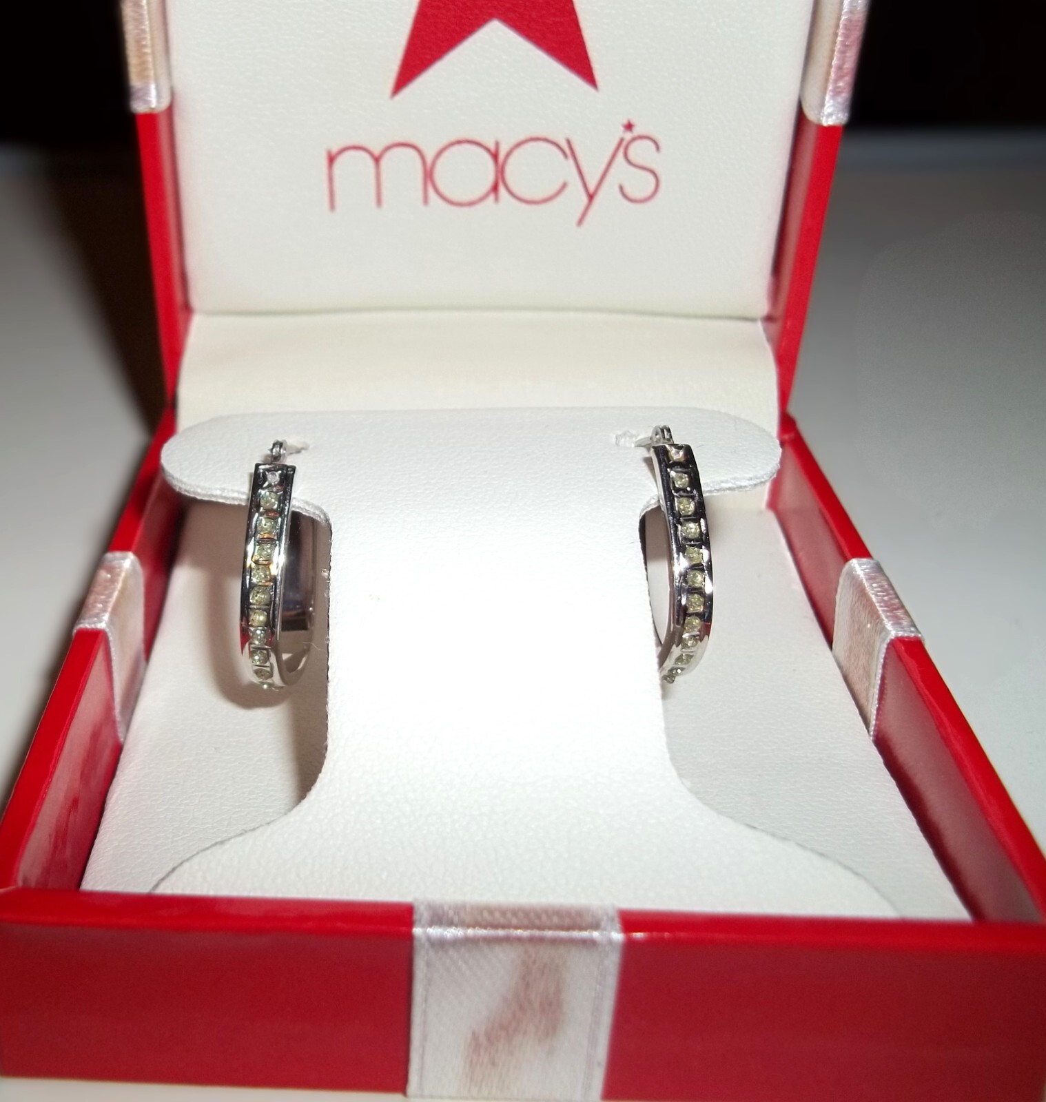 Macys Fine Jewelry Diamond Horseshoe 3/4 Inch 14k White Gold Hoop