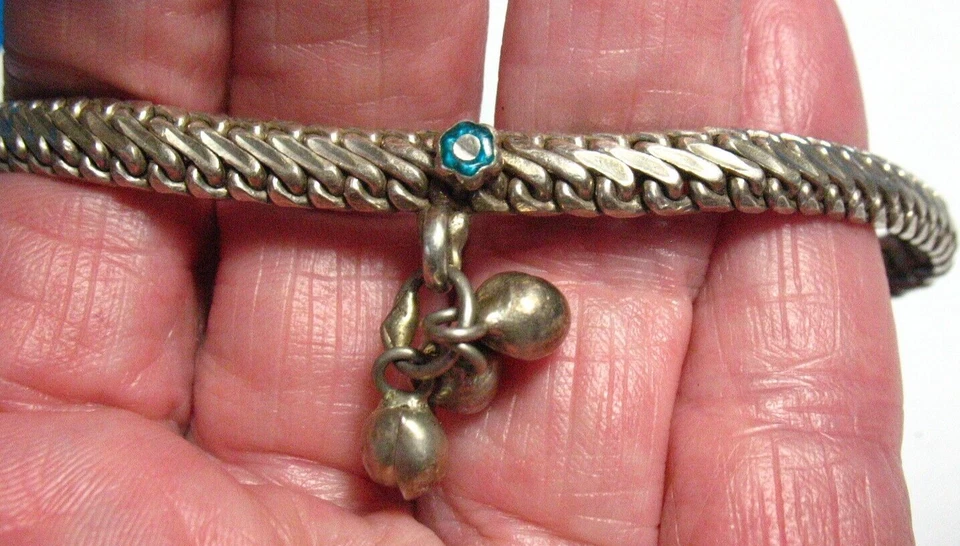 HALLMARK H20 SILVER ENAMEL BRACELET WITH BELLS ETHNIC VIBE 7 INCHES LONG Foto 3 de 4