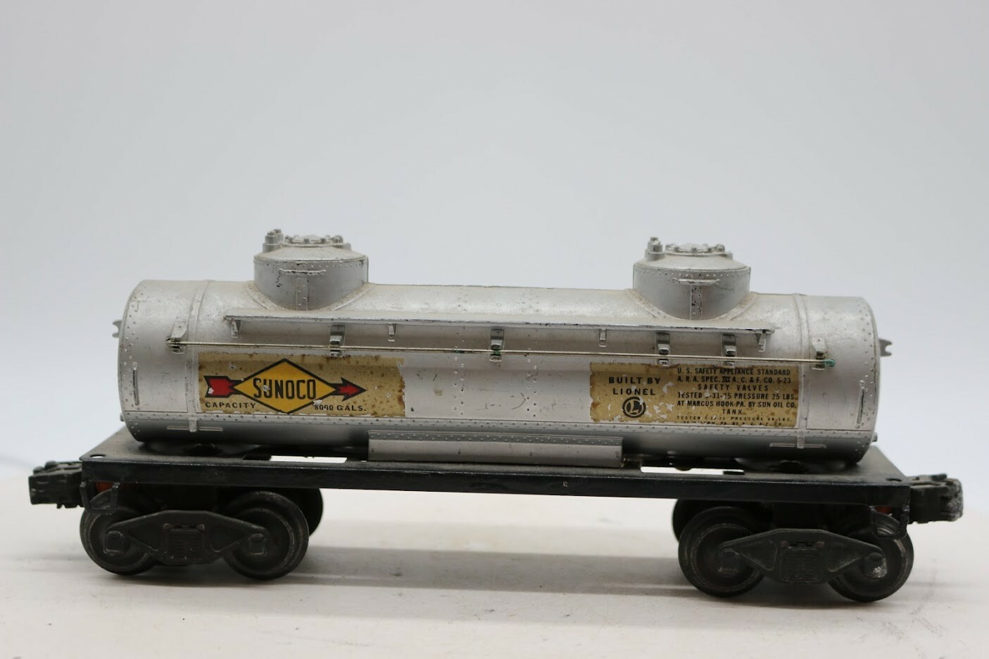 Lionel Trains O27 Sunoco Oil Tanker 6465 with Die-Cast Chassis and Action Couplers