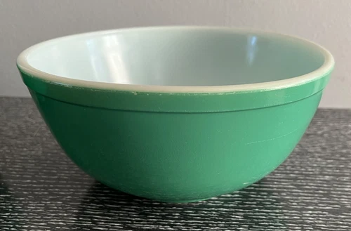 Vintage PYREX Mixing Nesting Bowl 403 Green 2.5 Qt. Made in USA 1940s