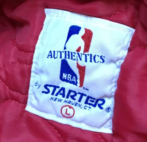 CHAQUETA DE INICIO CHICAGO BULLS, HOMBRE LG., NBA, NYLON NEGRO CON PUÑOS A RAYAS, 1992! - Imagen 16 de 18