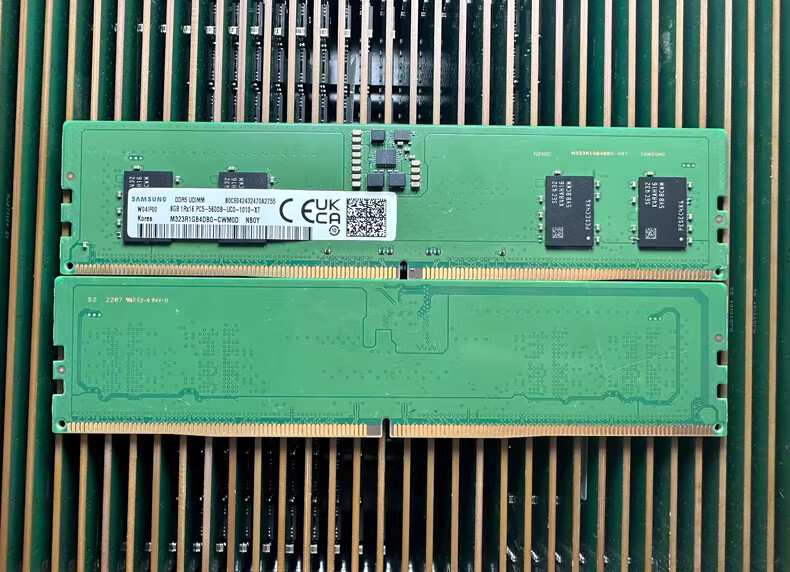 Samsung 8GB DDR5 UDIMM メモリー Samsung 8GB DDR5 5600 UDIMM 1Rx16 PC5-5600B-UC0-1010-XT 288pin