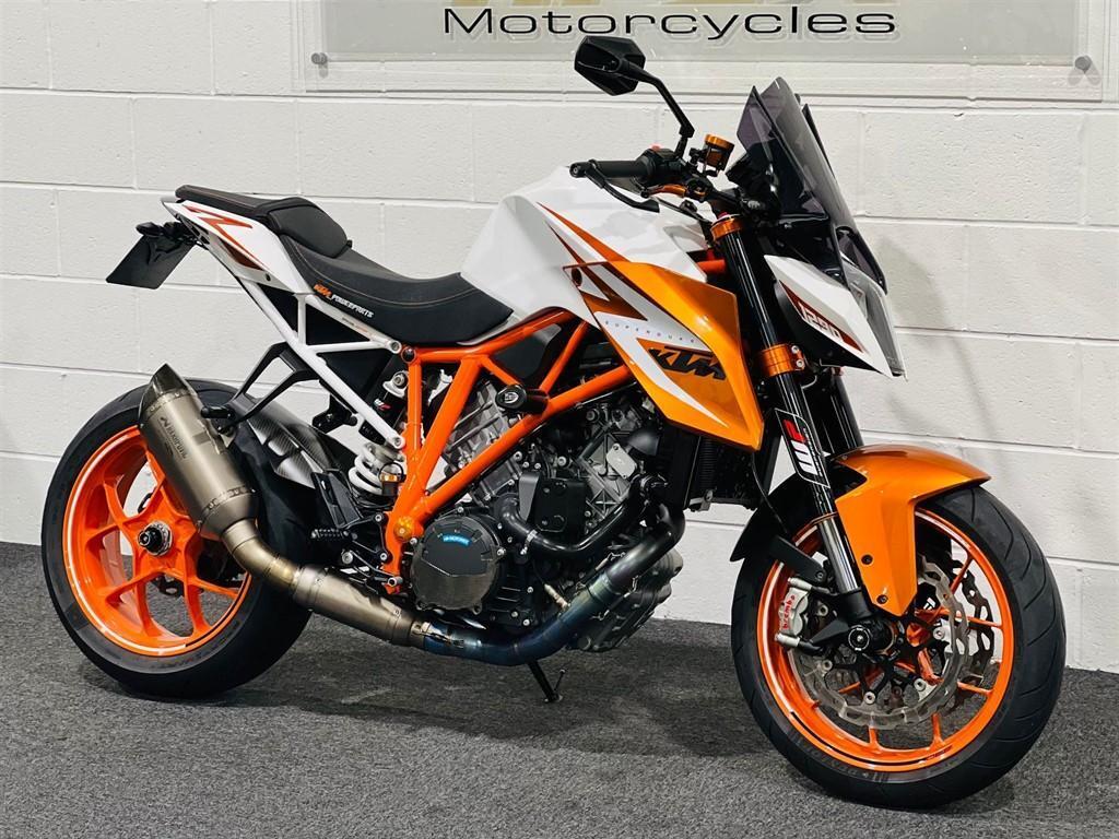 KTM Superduke 1290 R SPECIAL EDITION ! FULL AKRAPOVIC EXHAUST ! CARBON