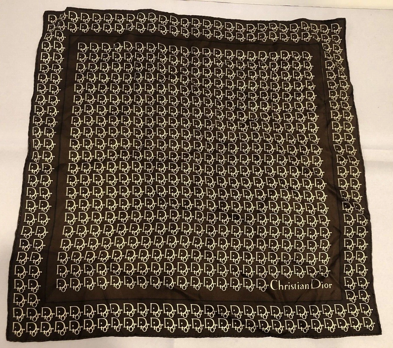Foulard carré vintage Christian Dior tout soie logo trottoir 18,5