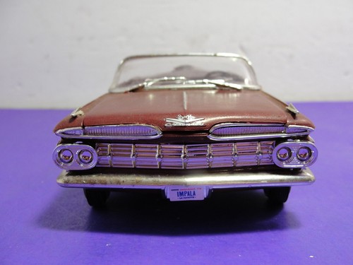 AMT(?) 1959 Chevrolet Impala Convertible Built Model Car 1:25 - Picture 2 of 7