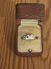 Antiker Edwardianischer Ring mit verschlungenem Herz aus Rubin und Diamanten.